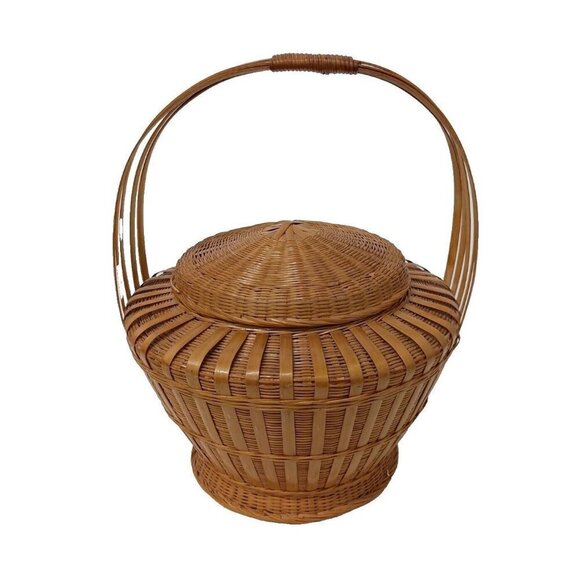 Vintage Wicker Bamboo Rattan Lidded Wedding Basket With Handle Handwoven BOHO - Picture 1 of 12